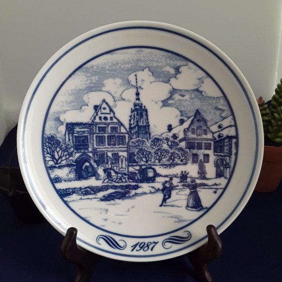 VINTAGE HUTSCHENREUTHER 1987 Ltd Edition Wall Plate - Picture 2 of 8